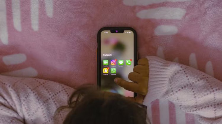 Reino Unido planeja 'toque de recolher digital' para tirar jovens das redes sociais durante a madrugada